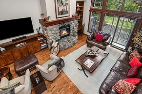Highlands Slopeside Townhome #18 3 Bedroom Condo by RedAwning
