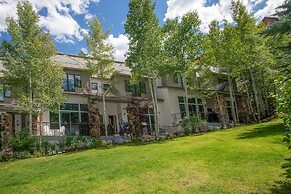 Highlands Slopeside Townhome #18 3 Bedroom Condo by RedAwning