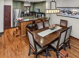 Highlands Slopeside Townhome #18 3 Bedroom Condo by RedAwning