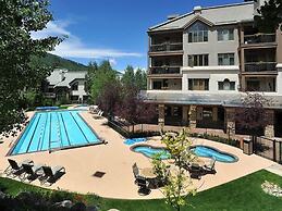 Highlands Slopeside Townhome #18 3 Bedroom Condo by RedAwning