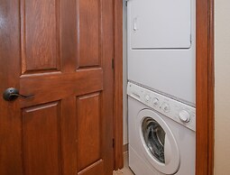 Highlands Slopeside Townhome #18 3 Bedroom Condo by RedAwning