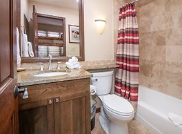 Highlands Slopeside Townhome #18 3 Bedroom Condo by RedAwning