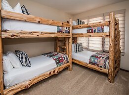 Highlands Slopeside Townhome #18 3 Bedroom Condo by RedAwning