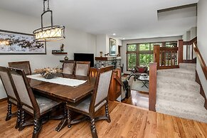 Highlands Slopeside Townhome #18 3 Bedroom Condo by RedAwning