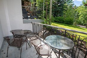 Highlands Slopeside Townhome #18 3 Bedroom Condo by RedAwning