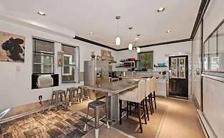 Stylish 4 Bedroom Home Near Philadelphia