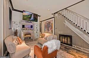 Stylish 4 Bedroom Home Near Philadelphia