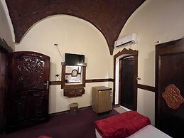 Elphardous Oasis Hotel
