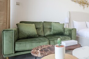 Elite LUX Holiday Homes - Sleek Modern Luxurious Studio in JVC Dubai