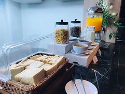 Mayflower Grande Suite Hotel