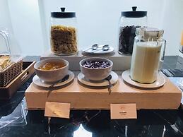 Mayflower Grande Suite Hotel