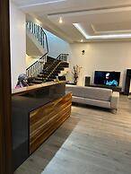 De James Hotels & Suites