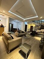 De James Hotels & Suites