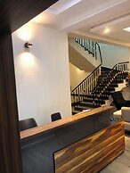 De James Hotels & Suites