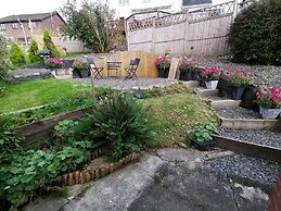 Lovely 2-bed Cottage in Pencarreg