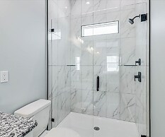 Sunshine And Flip Flops Sp114 4 Bedroom Home by RedAwning