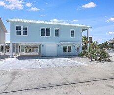 Sunshine And Flip Flops Sp114 4 Bedroom Home by RedAwning