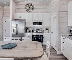 Sunshine And Flip Flops Sp114 4 Bedroom Home by RedAwning