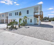 Sunshine And Flip Flops Sp114 4 Bedroom Home by RedAwning