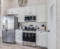 Sunshine And Flip Flops Sp114 4 Bedroom Home by RedAwning