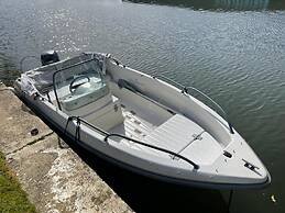 River View Guest House, Jacuzzi, Boat, Fire Hire