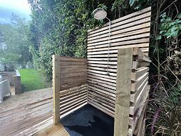 River View Guest House, Jacuzzi, Boat, Fire Hire