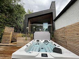 River View Guest House, Jacuzzi, Boat, Fire Hire
