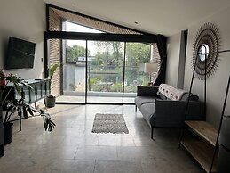River View Guest House, Jacuzzi, Boat, Fire Hire