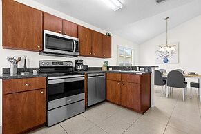 Glamorous House in DISNEY AREA Heated Private Pool