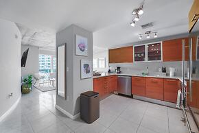 Amazing Family Apt with Pool at Midblock Miami