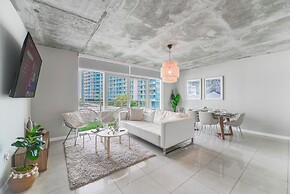 Amazing Family Apt with Pool at Midblock Miami