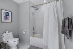 Amazing Family Apt with Pool at Midblock Miami