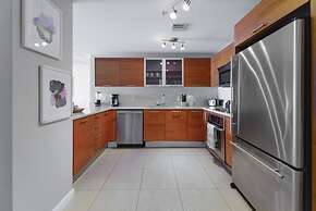 Amazing Family Apt with Pool at Midblock Miami