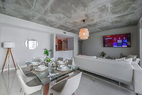 Amazing Family Apt with Pool at Midblock Miami