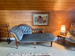 Poet's Cottage Stanley