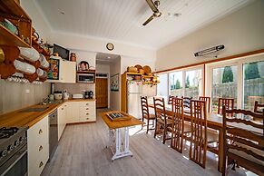 Poet's Cottage Stanley