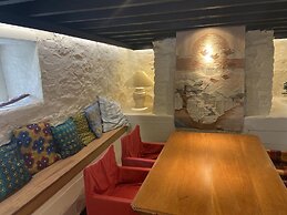 Poet's Cottage Stanley