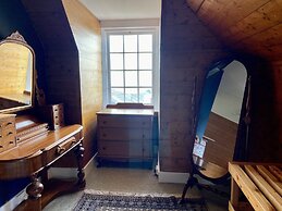 Poet's Cottage Stanley