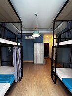 THE PLACE Hostel & Pool Bar