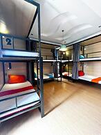 THE PLACE Hostel & Pool Bar