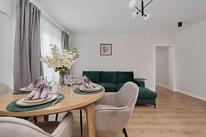 3 Bedroom Gwiaździsta 18 by Renters