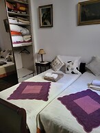 Sintra Lousa Twin Guest Room With Private Bathroom