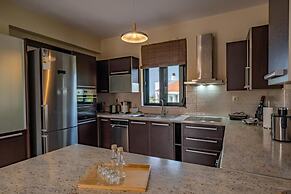 Helen Sweet Home in Kounoupidiana