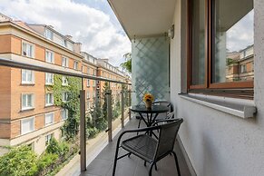 Czerniakowska 131 by Renteres Prestige