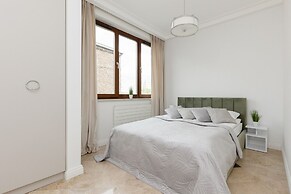 Czerniakowska 131 by Renteres Prestige