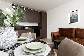 Czerniakowska 131 by Renteres Prestige