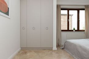 Czerniakowska 131 by Renteres Prestige