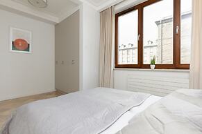 Czerniakowska 131 by Renteres Prestige