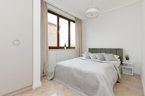 Czerniakowska 131 by Renteres Prestige