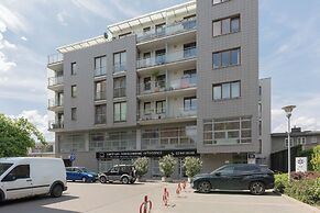 Czerniakowska 131 by Renteres Prestige